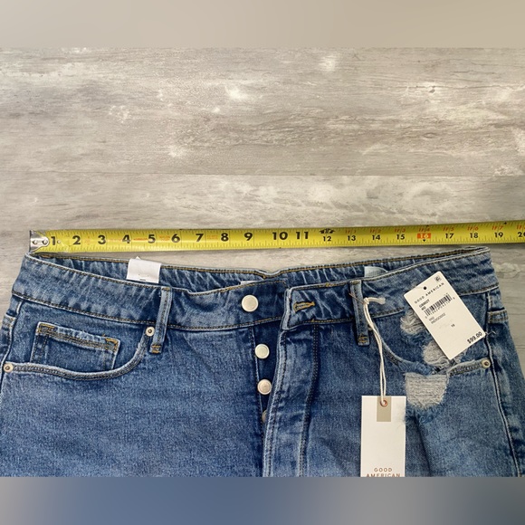 Two Pairs of Good American Denim Shorts NWT - Picture 4 of 12